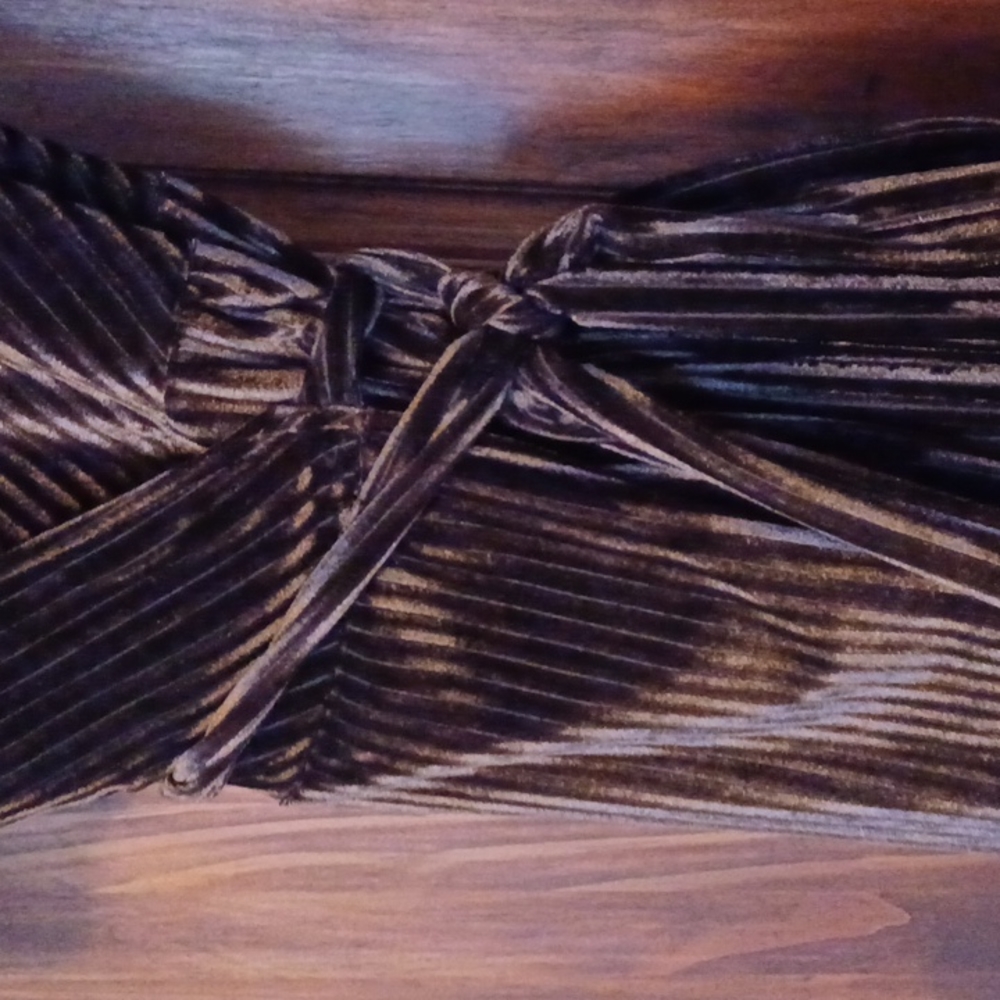 Andi Ribbed Velvet Wrap - Picture 5 of 10